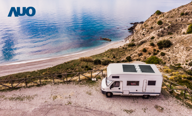 「可撓輕量化太陽光電板SunCurva」使用輕量特殊耐候型複合板取代傳統太陽能板的玻璃前板，不僅降低70%重量，每米平方僅3Kg；具有抗衝擊性能及通過電磁相容性測試，可應用於交通運輸工具，如露營車、遊艇等